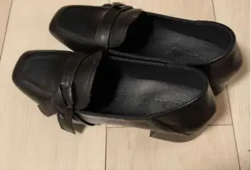 블랙 버클 로퍼 미디 힐