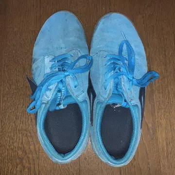 Lakai skate boarding