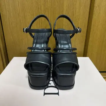 립서비스 통굽 샌들