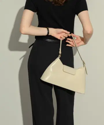NEUNA 벨티드 스퀘어 백 (아이보리)