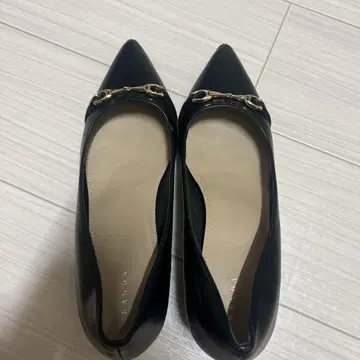 블랙 스틸레토 펌프스