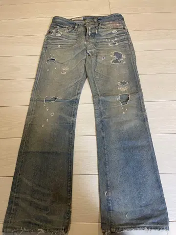 THE PROTEGE/AG Jeans 데미지 가공 스트레이트 데님 팬츠