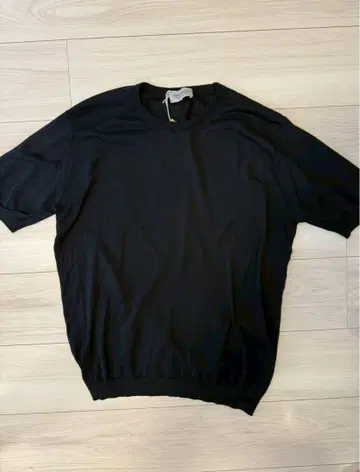 JOHN SMEDLEY 블랙 반팔 니트 M 사이즈 (미사용 새상품)