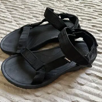 Teva 블랙 샌들