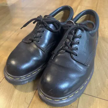Dr. Martens 브라운 신발