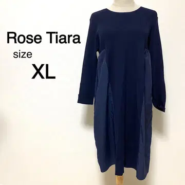 Rose Tiara 네이비 컬러 사이드 절개 디자인 니트 원피스