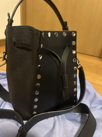 FURLA 천연 가죽 숄더백 블랙 스터드
