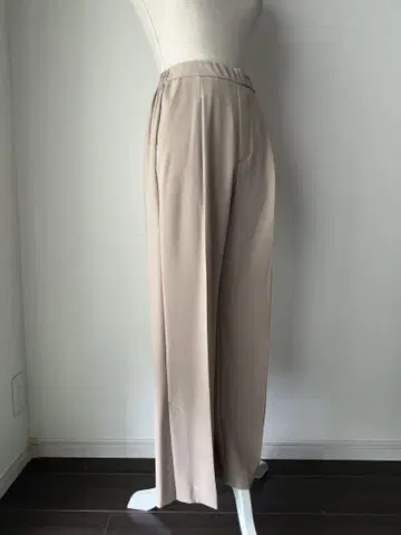 베이지 사이드 슬릿 팬츠