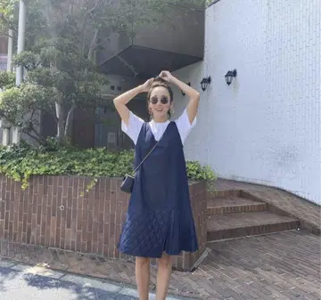 새상품 로지몬스터 데님 원피스 슬리브리스 퀼팅 무릎 기장
