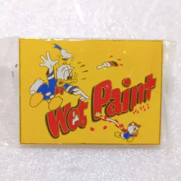 디즈니 도날드 wet paint 페인트 칠한 핀 배지