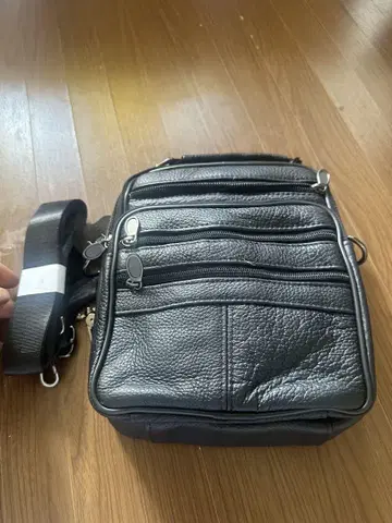 블랙 가죽 숄더백