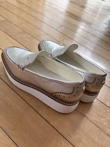 콜한 로퍼