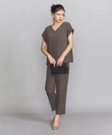 새상품급 뷰티 앤 유스 프렌치 슬리브 올인원