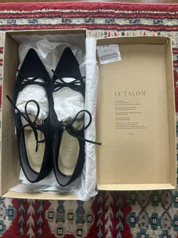 LE TALON 블랙 플랫슈즈