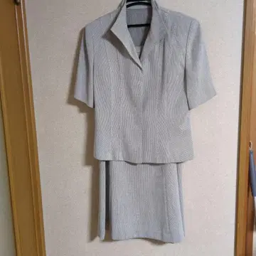 그레이 반팔 수트