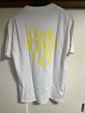 Girls Don't Cry 멘치 셔츠
