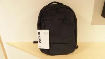Incase 블랙 백팩 City Dot Backpack