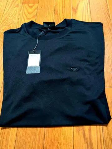 EMPORIO ARMANI 블랙 T셔츠