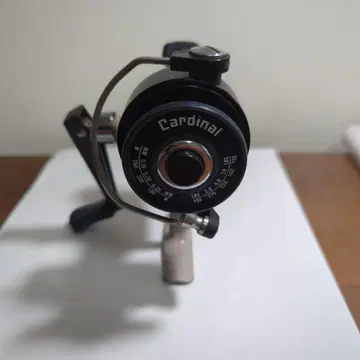 ABU Cardinal 3 스핀캐스트 릴 블랙/베이지