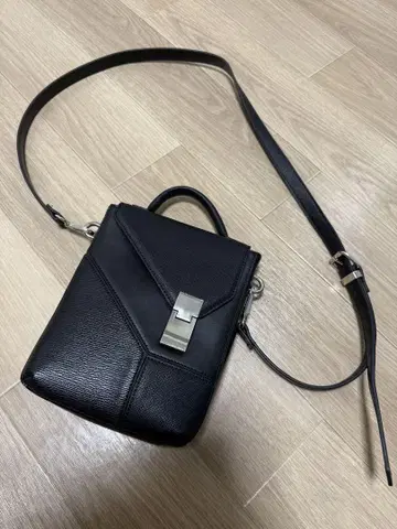 다케오 키쿠치 남성용 숄더백 블랙