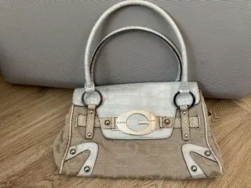 GUESS 크로커다일풍 핸드백