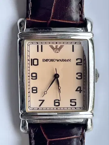 EMPORIO ARMANI 스퀘어 아날로그 시계