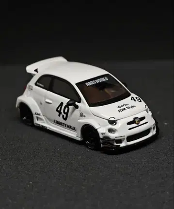 MINI GT 1/64 아바르트 595 LB-WORKS 화이트