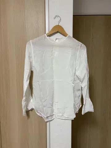 UNTITLED 실키 터치 블라우스 일본제 xs