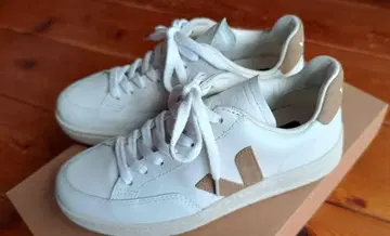 스니커즈 veja v-12 EUR37
