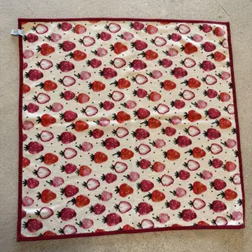 딸기 무늬 코튼 손수건 약 65cm x 65cm