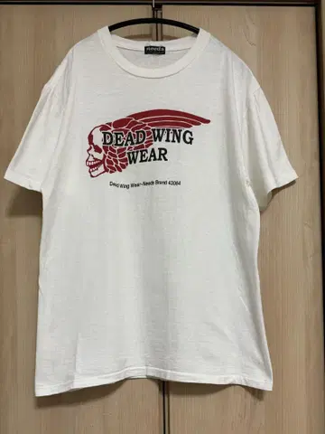 needs DEAD WING WEAR 티셔츠