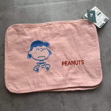 미사용 새상품 PEANUTS 루시 트래블 파우치