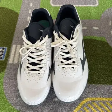 Mizuno 스파이크 화이트/블랙
