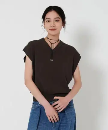 뷰티 앤 유스 V넥 프렌치 슬리브 니트 -워셔블-