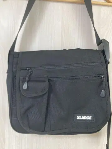 XLARGE 블랙 숄더백