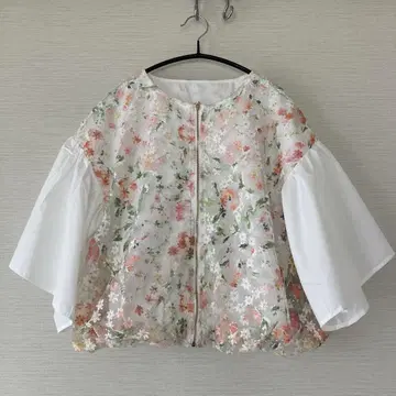 꽃무늬 자수 플레어 소매 자켓