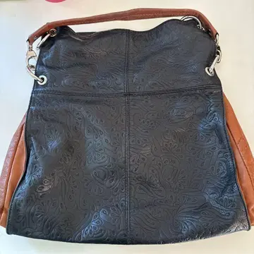 Made in ITALY 엠보싱 가공 블랙 브라운 숄더백
