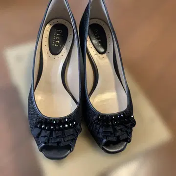 pitti 블랙 오픈토 펌프스