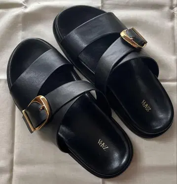 [컨디션 최상] ZARA 버클 블랙 샌들