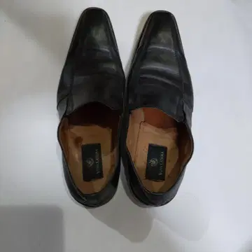 유미 카츠라 블랙 가죽 슬립온
