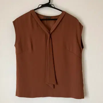 보쉬 민소매 블라우스