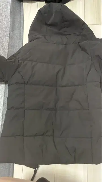 블랙 M 사이즈 후드 부착 다운 자켓