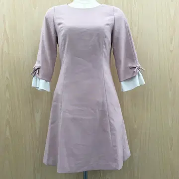 유니버벌 뮤즈 리본 부착 7부 소매 원피스 F0814B04