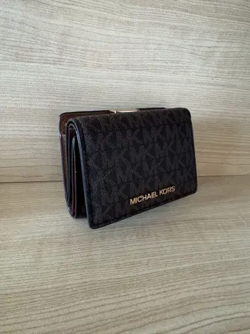 [새상품급] MICHAEL KORS 다크 브라운 접이식 지갑