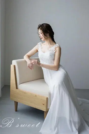 화이트 웨딩 드레스 엠파이어 라인