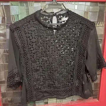 새상품급 ) &.NOSTALG 자수 블랙 상의
