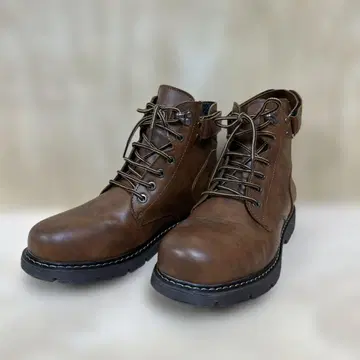 브라운 가죽 부츠 사이드 패널 포함