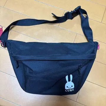 CUNE 바디백