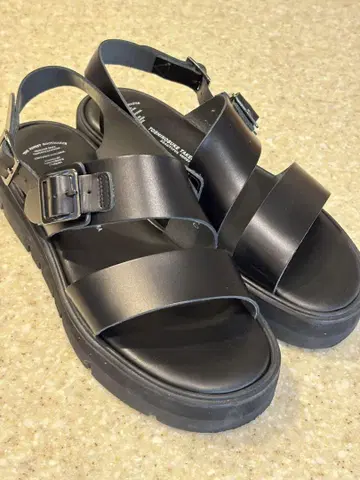 BEAUTIFUL SHOES 가죽 벨트 샌들 / 블랙 23.0cm