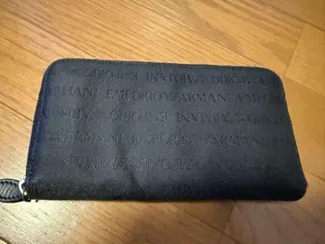 EMPORIO ARMANI 블랙 장지갑